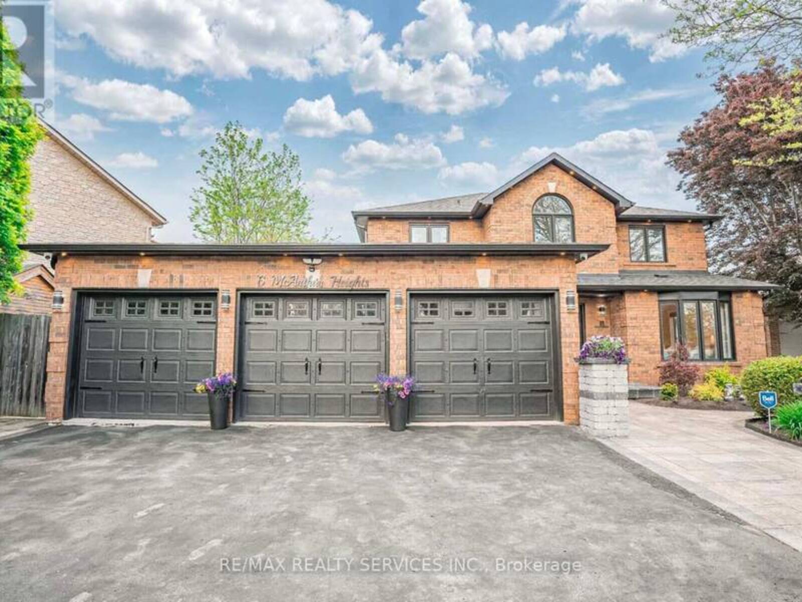 6 MCARTHUR HEIGHTS, Brampton, Ontario L6Z 3N3