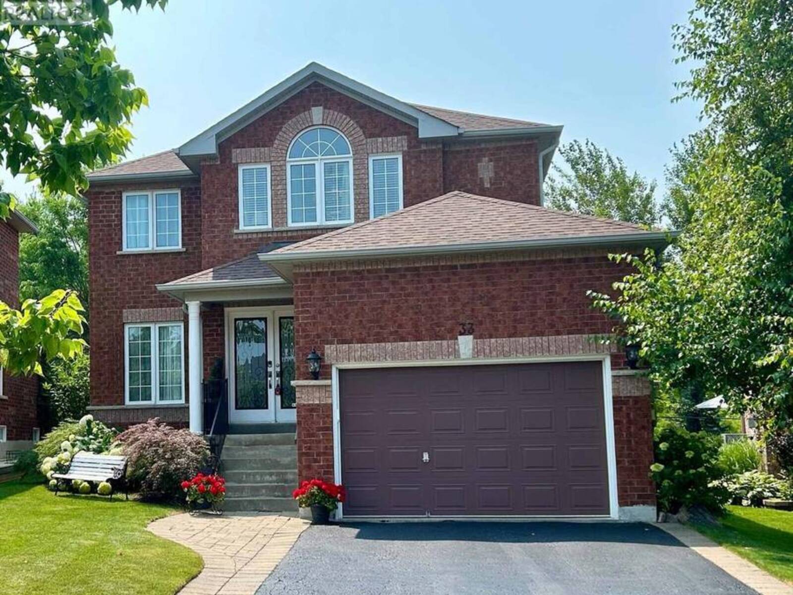 33 PRINCE OF WALES DRIVE, Barrie , Ontario L4N 0T2