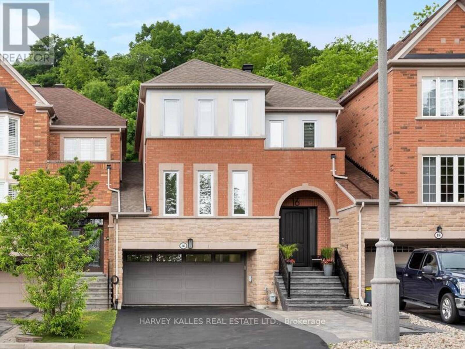 16 HARVEST COURT, Richmond Hill, Ontario L4E 4V3