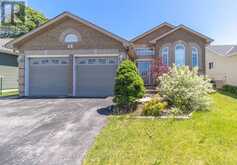 46 BYRNES CRESCENT | Penetanguishene Ontario | Slide Image Two