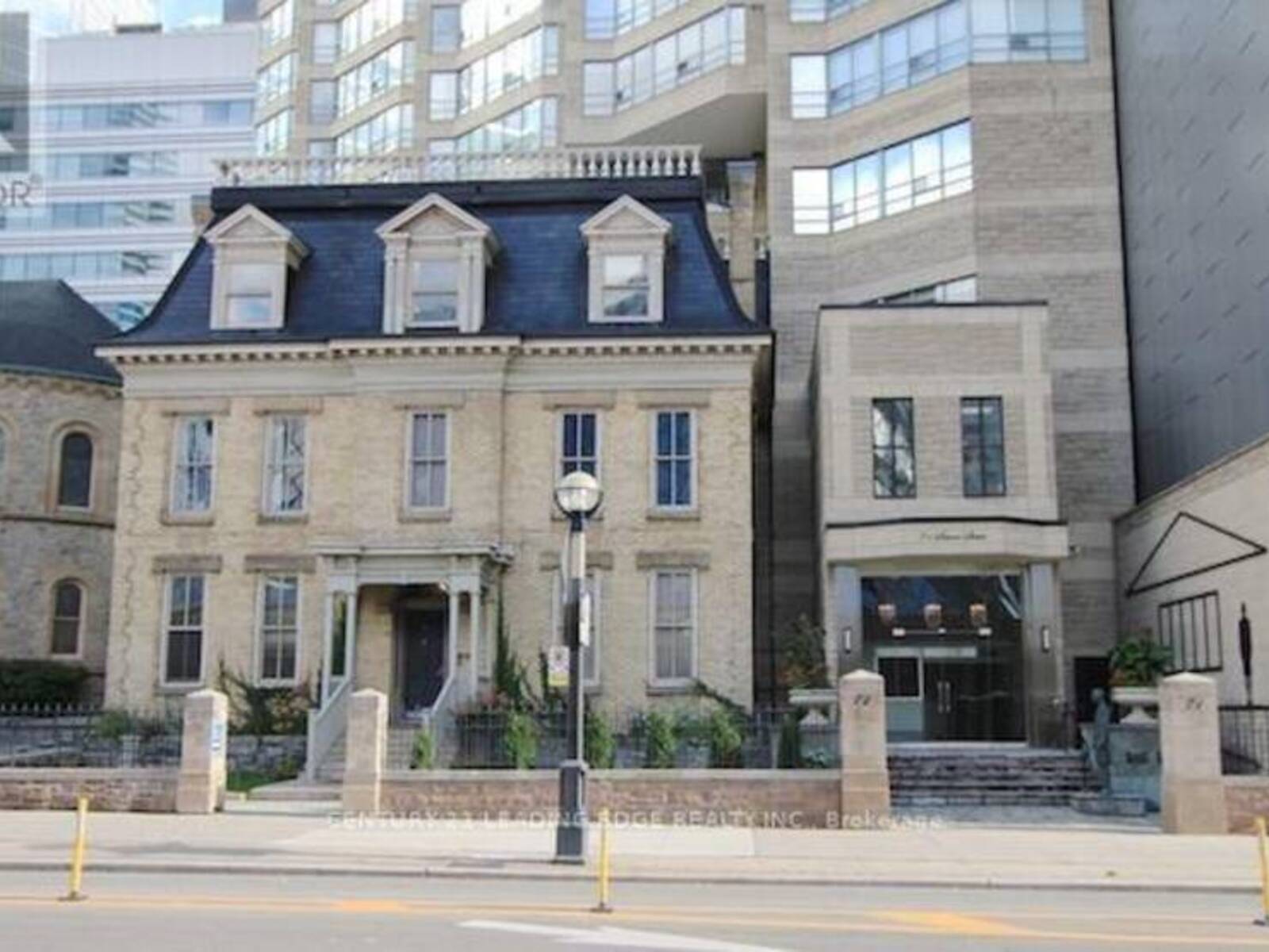 1504 - 71 SIMCOE STREET, Toronto, Ontario M5J 1W9