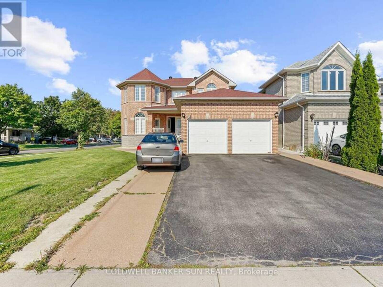 2 GIZA CRESCENT, Brampton, Ontario L6R 2R3