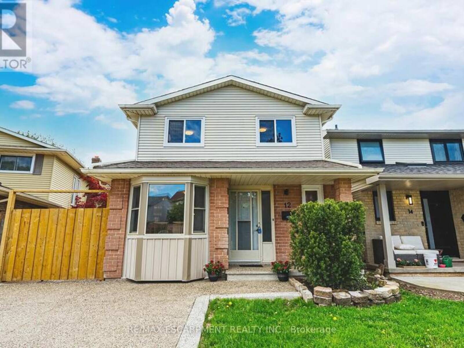 12 NAPLES COURT, Thorold, Ontario L2V 4S7