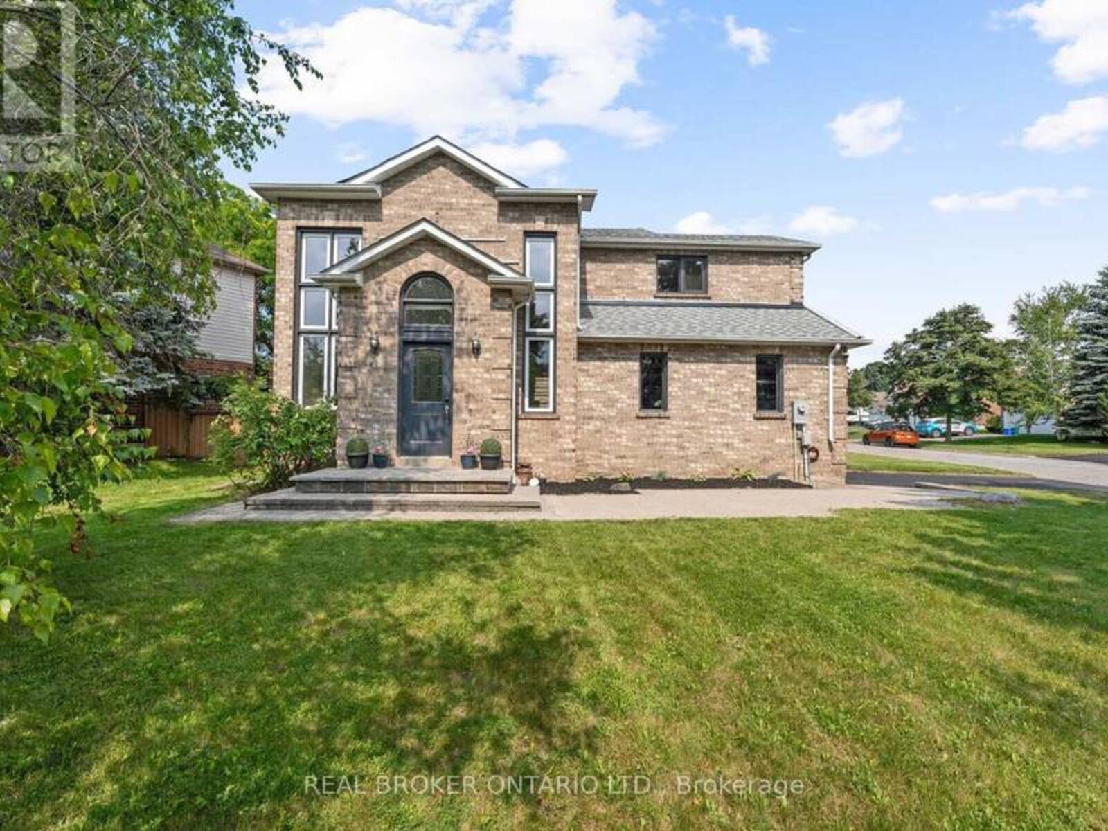 16 ROYAL AMBER CRESCENT, East Gwillimbury, Ontario L0G 1M0