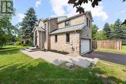 16 ROYAL AMBER CRESCENT | East Gwillimbury Ontario | Slide Image Two