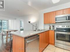 2709 - 30 GRAND TRUNK CRESCENT Toronto Ontario, M5J 3A4