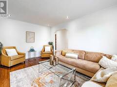 136 REGINA AVENUE Toronto Ontario, M6A 1R7