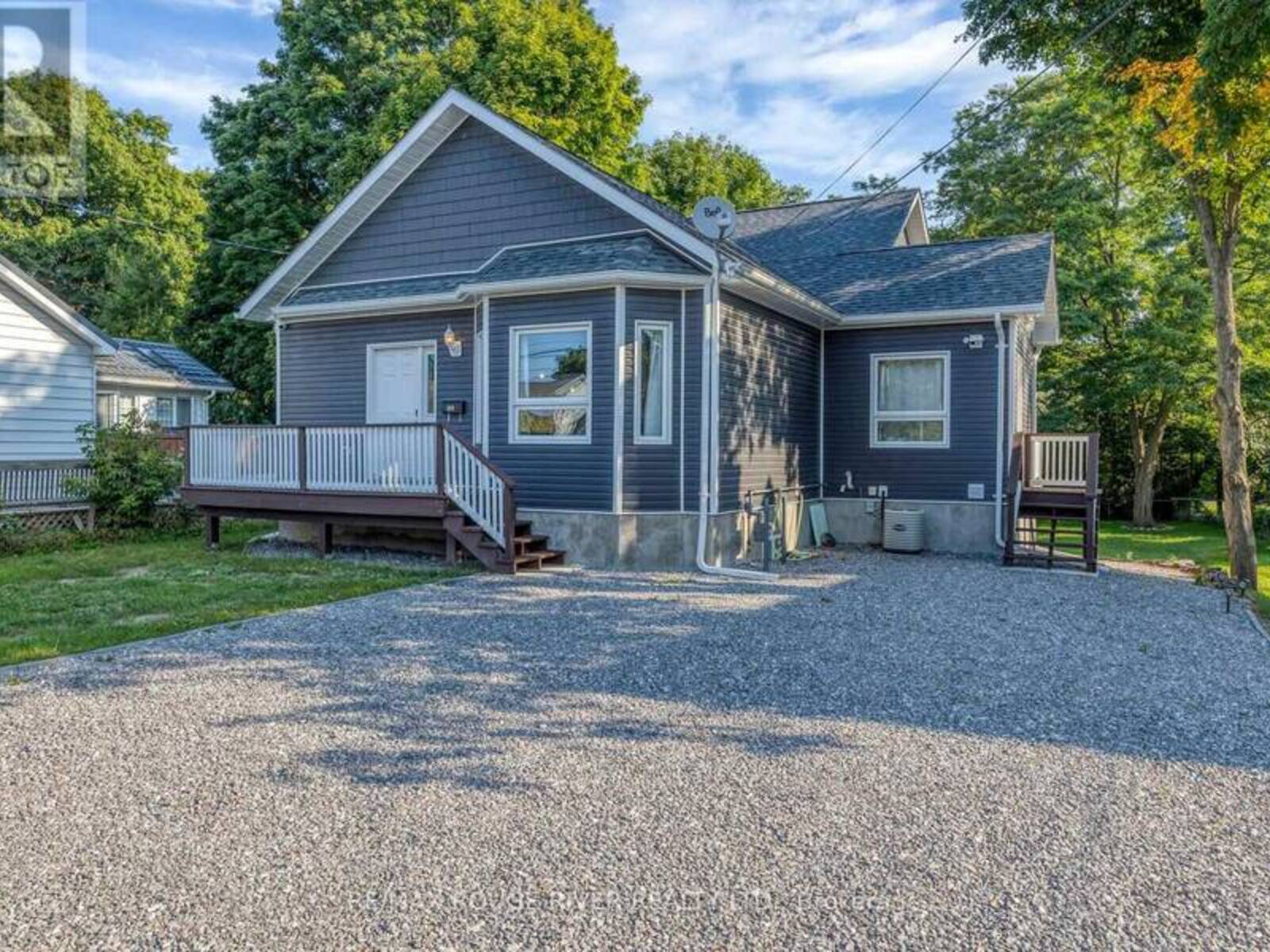 100 QUEEN STREET, Kawartha Lakes, Ontario K0M 1N0