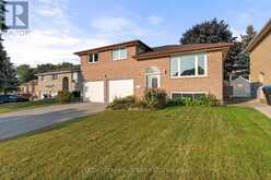 8 WOOD CRESCENT | Bradford West Gwillimbury Ontario | Slide Image Two