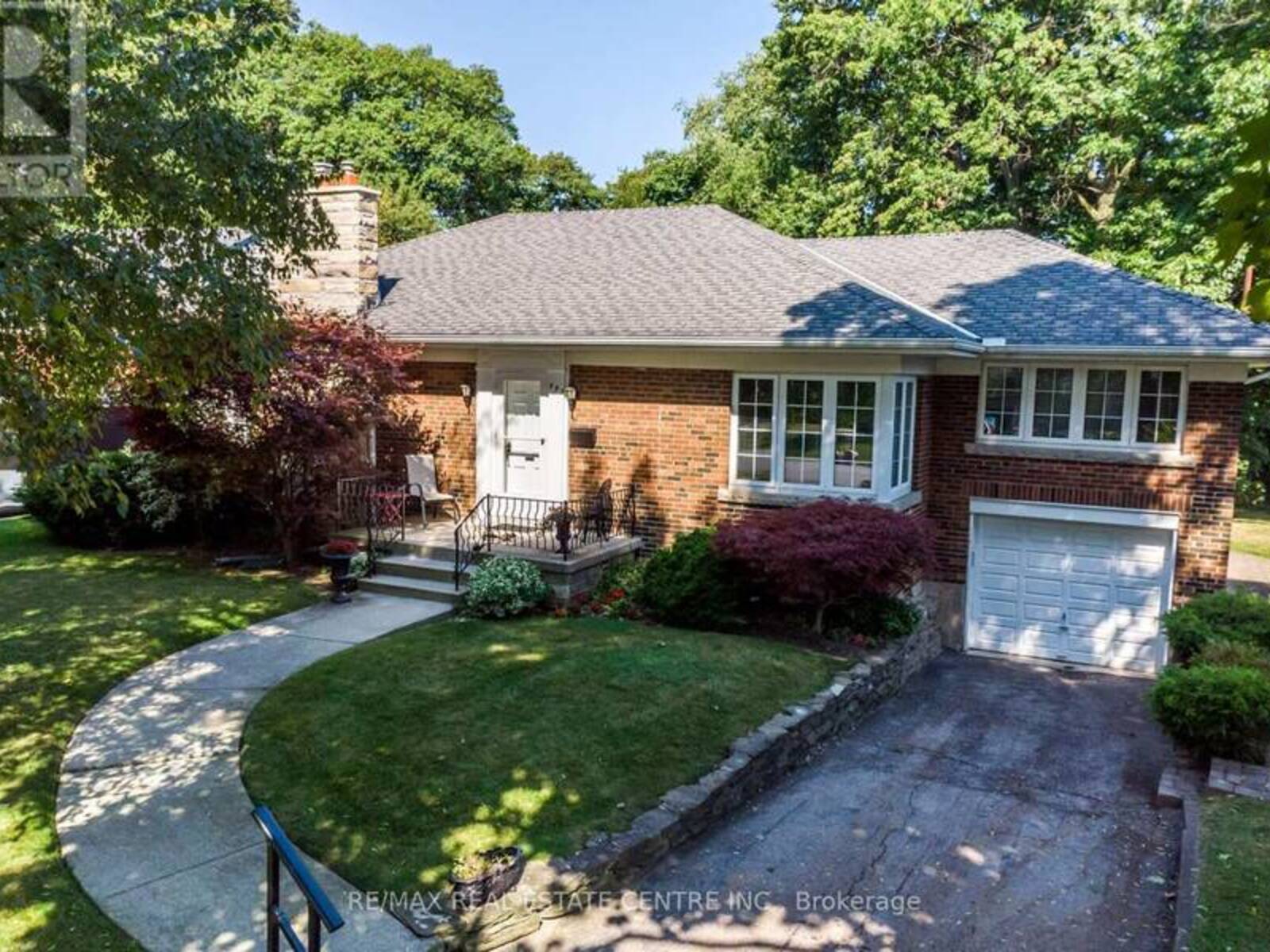 393 RIVER SIDE DRIVE, Oakville, Ontario L6K 3N6