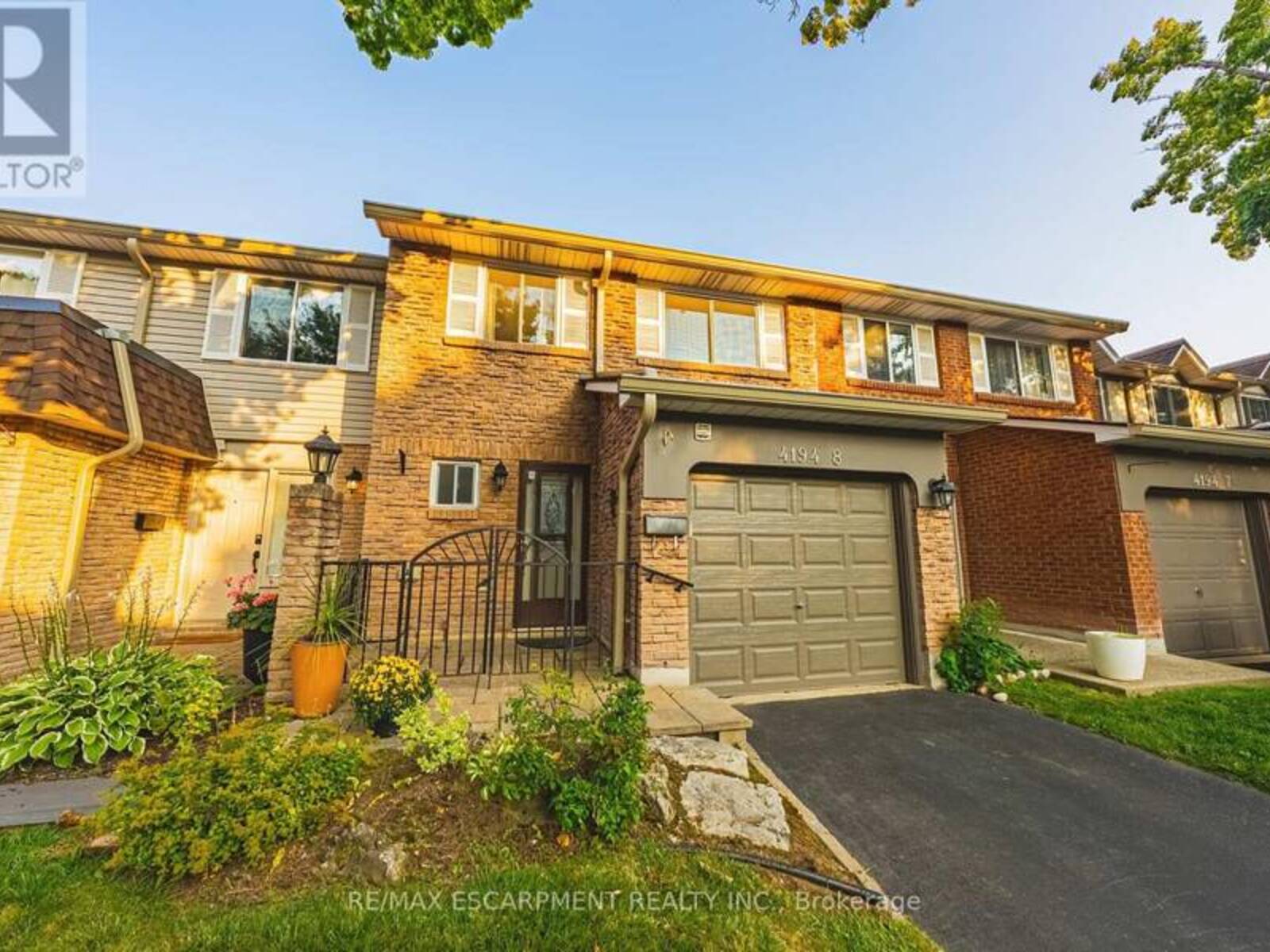 8 - 4194 LONGMOOR DRIVE, Burlington, Ontario L7L 5E3