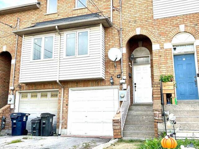 19 WARNER AVE AVENUE E Toronto Ontario, M4A 2X1