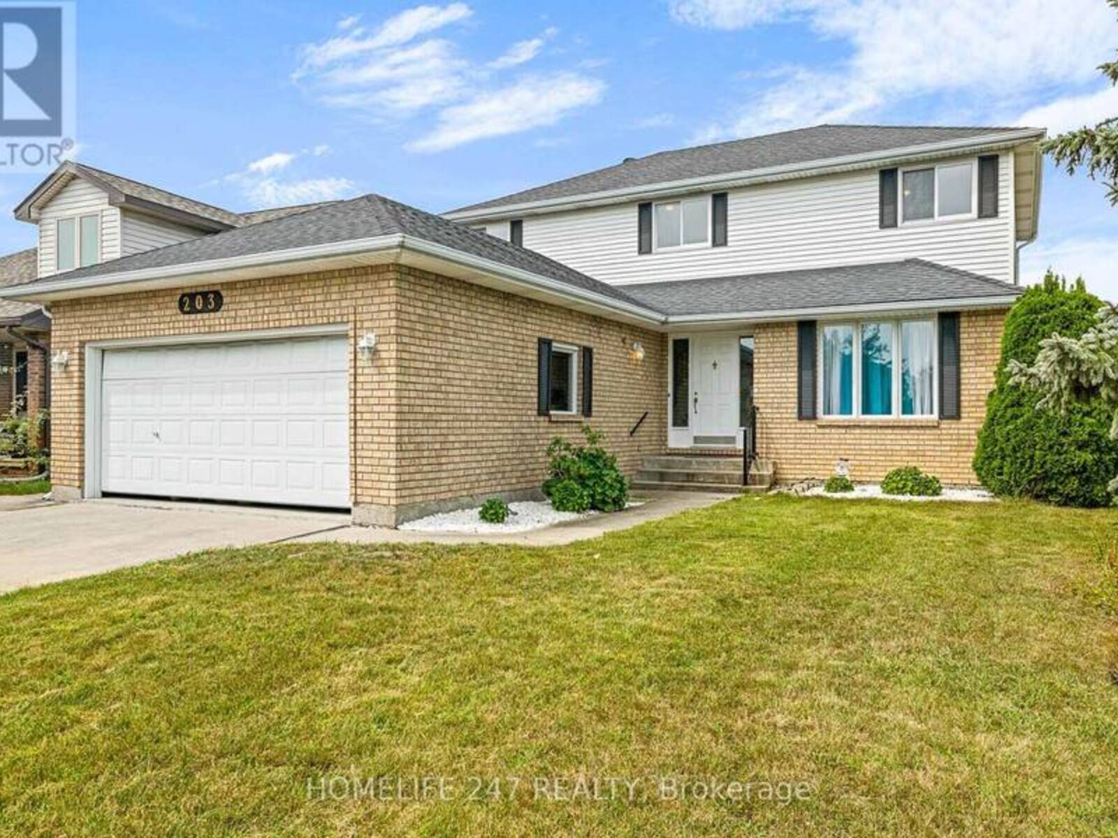 203 SOMERVILLE STREET, Tecumseh, Ontario N8N 4E7