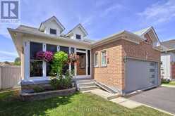 40 SILVERSTONE CRESCENT | Georgina Ontario | Slide Image One