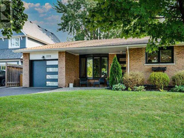 2221 WYANDOTTE DRIVE Oakville Ontario, L6L 2T4