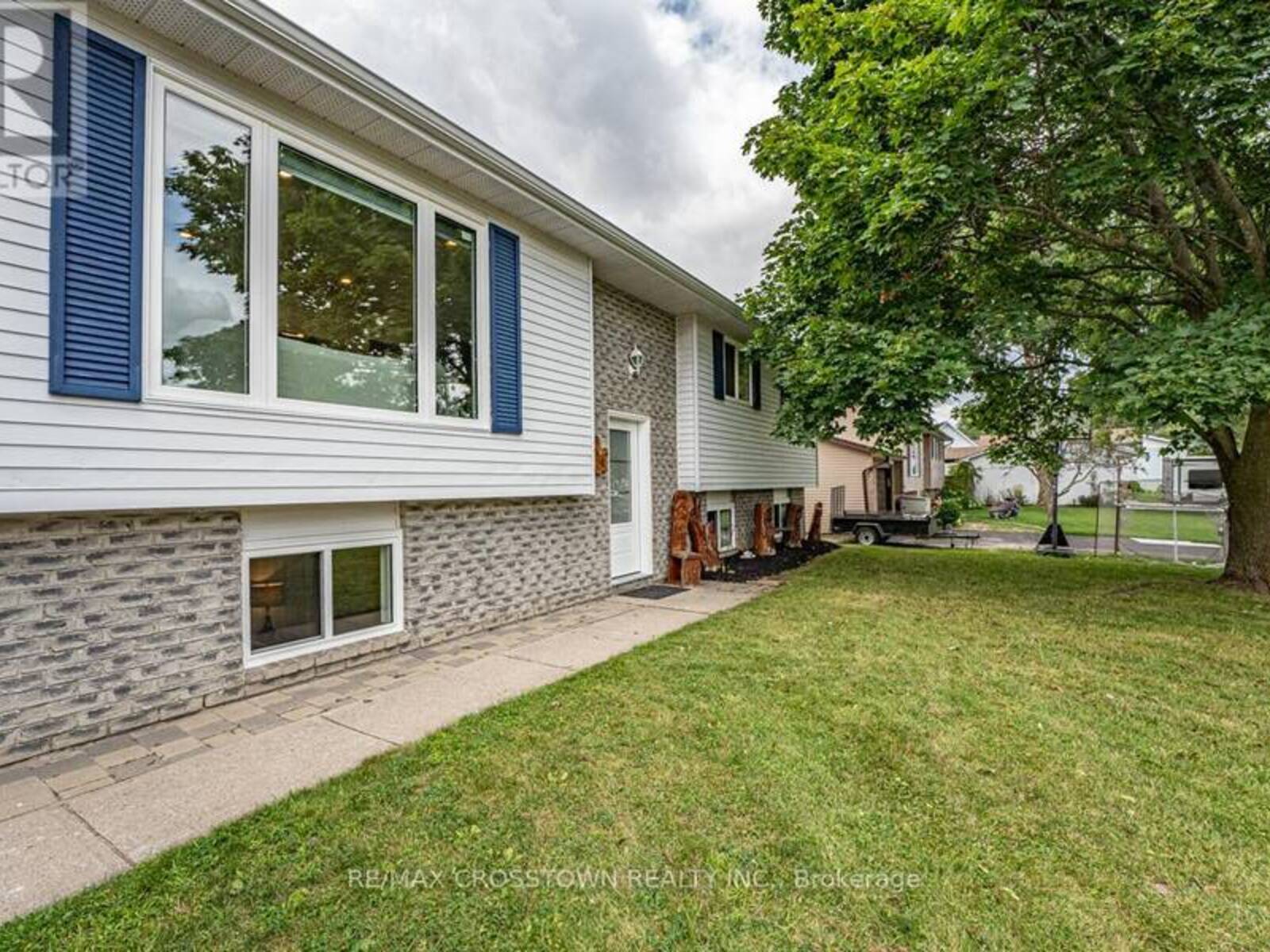 226 THORNTON AVENUE, Essa, Ontario L0L 2N0