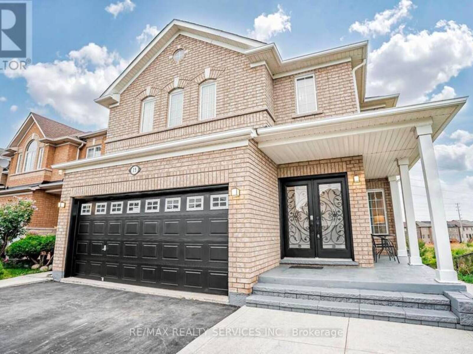 15 ROUNDSTONE DRIVE, Brampton , Ontario L6X 0K7