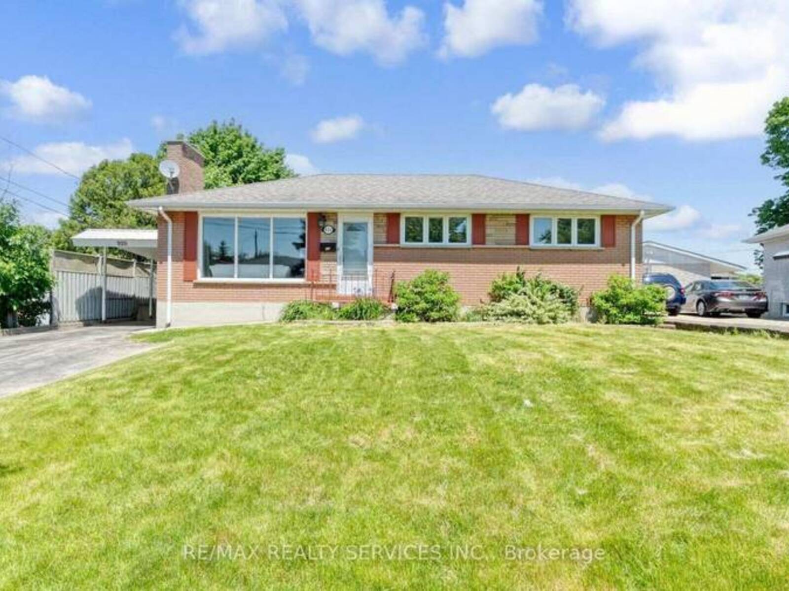 920 EAGLE CRESCENT, London, Ontario N5Z 3H7