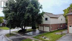 39 PEEVERS CRESCENT | Newmarket Ontario | Slide Image Two