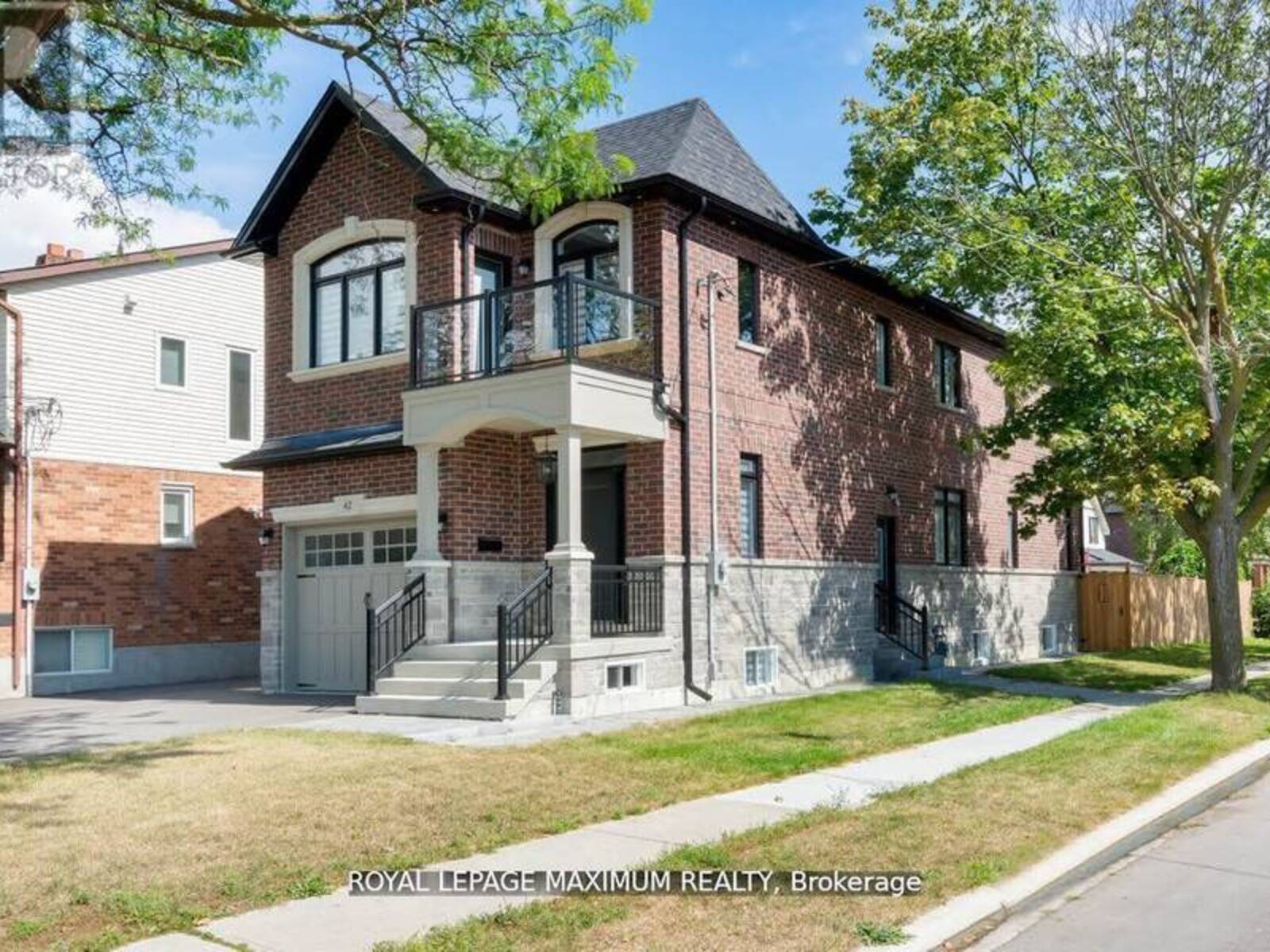 42 FAIRFIELD AVENUE, Toronto, Ontario M8W 1R7