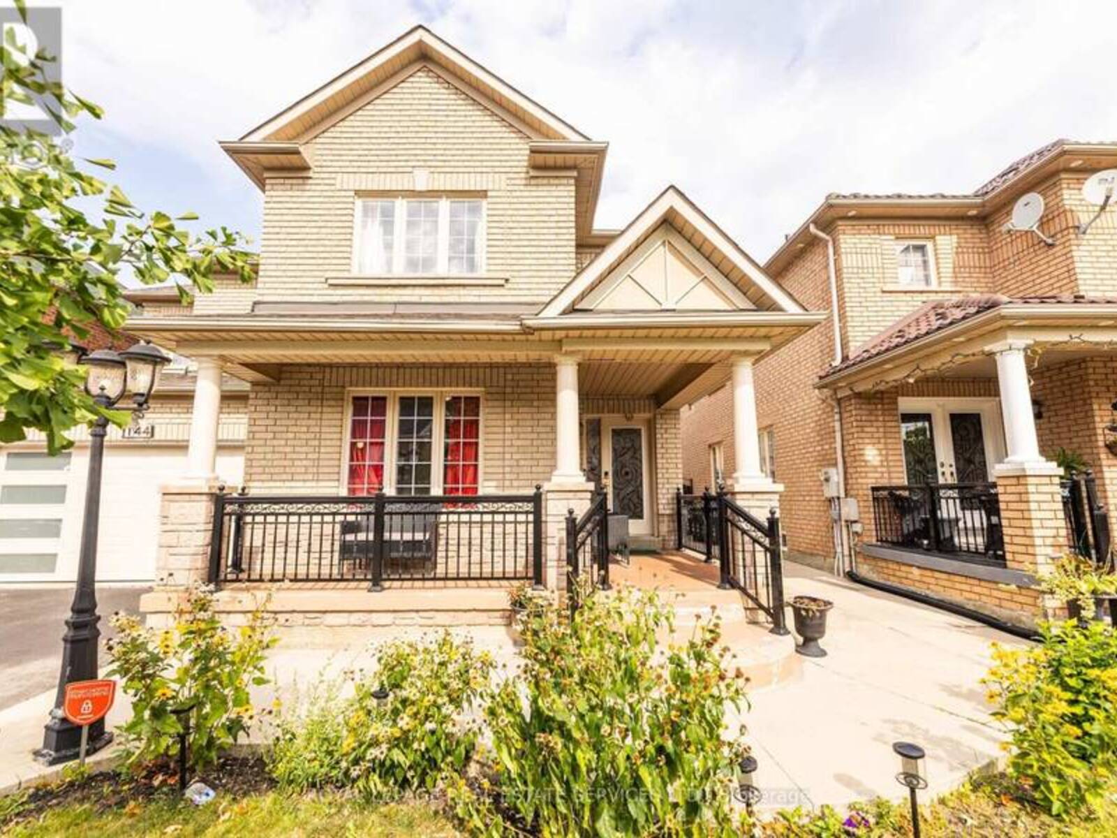 144 SAINTSBURY CRESCENT, Brampton, Ontario L6R 2W4