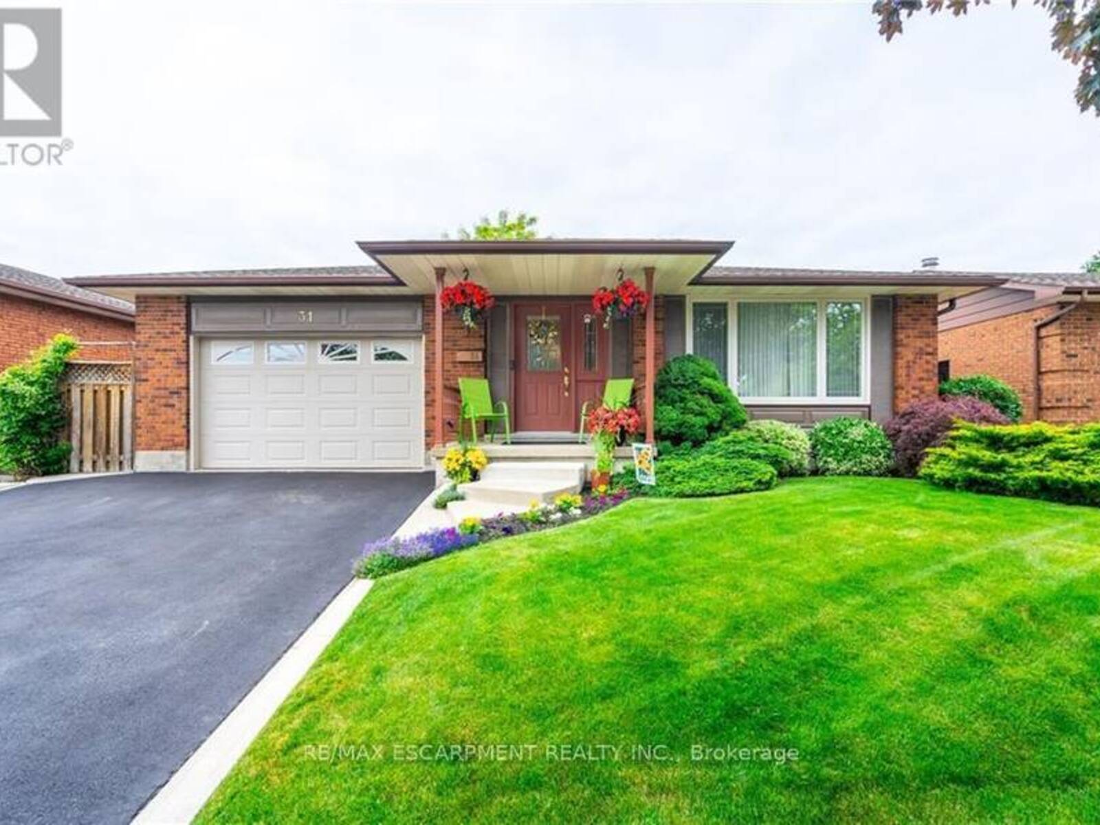 31 ACKLAND STREET, Hamilton , Ontario L8J 1H5