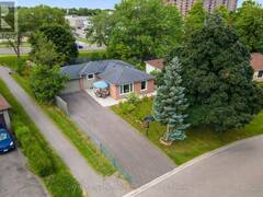 32 DUNBLAINE CRESCENT Brampton Ontario, L6T 3H2