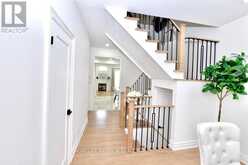 6 BRUMSTEAD DRIVE | Richmond Hill Ontario | Slide Image Five