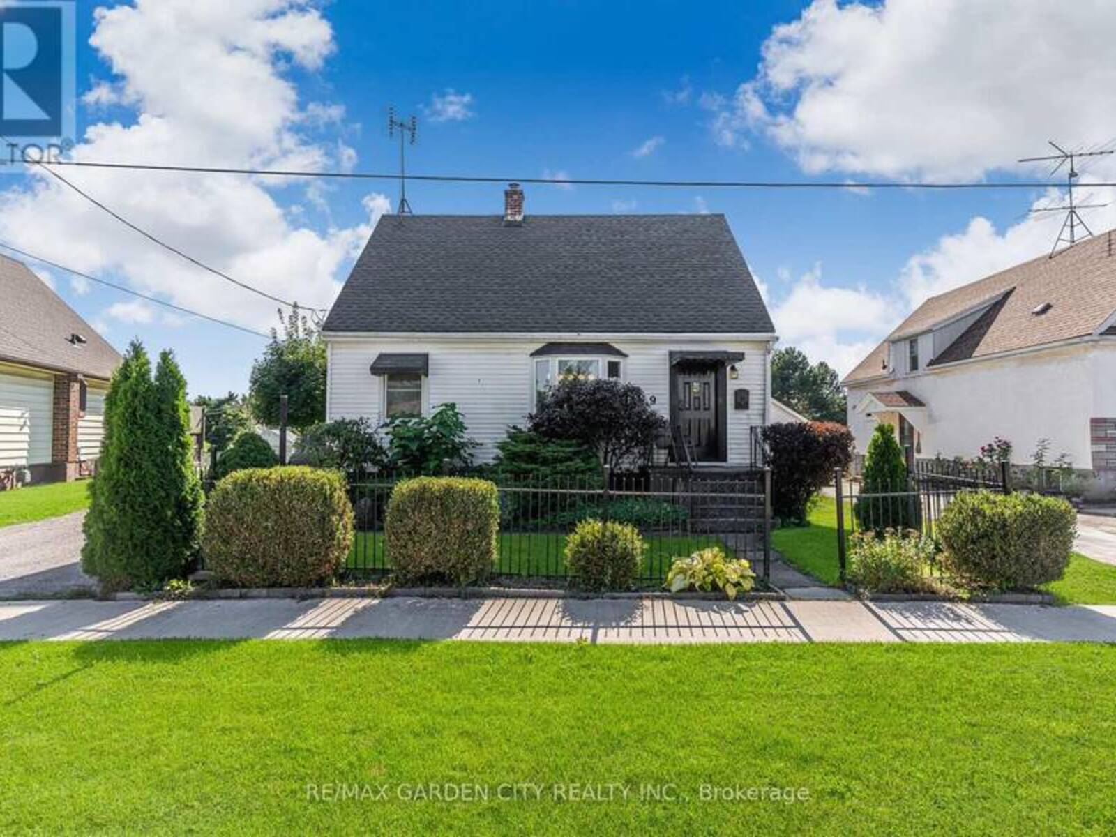 9 FOLEY CRESCENT, Thorold, Ontario L2V 2K7