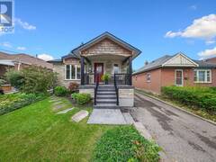 25 FELTHAM AVENUE Toronto Ontario, M6N 2C4