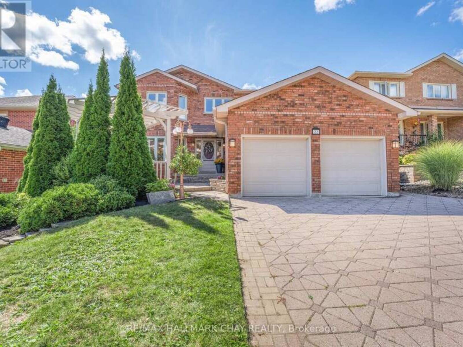 22 THACKERAY CRESCENT, Barrie, Ontario L4N 6J6