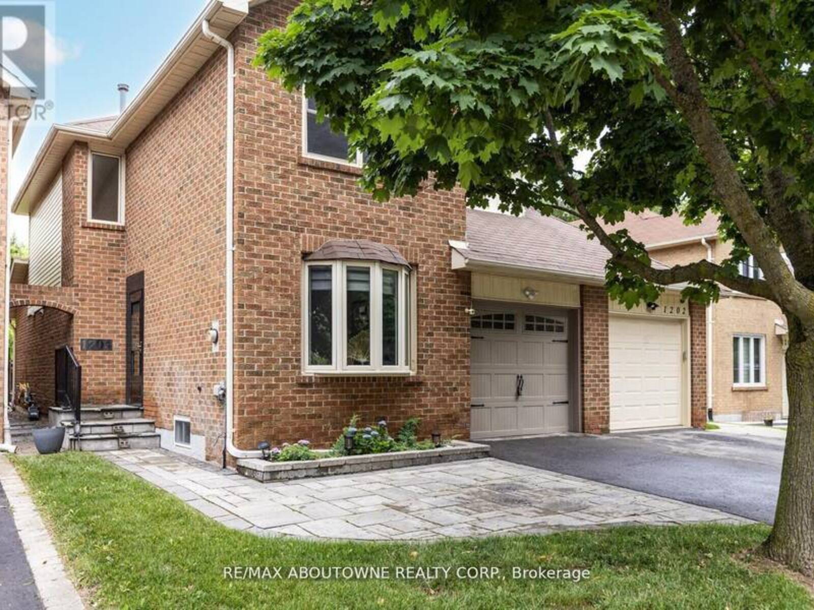 1204 POTTERS WHEEL CRESCENT, Oakville, Ontario L6M 1J2