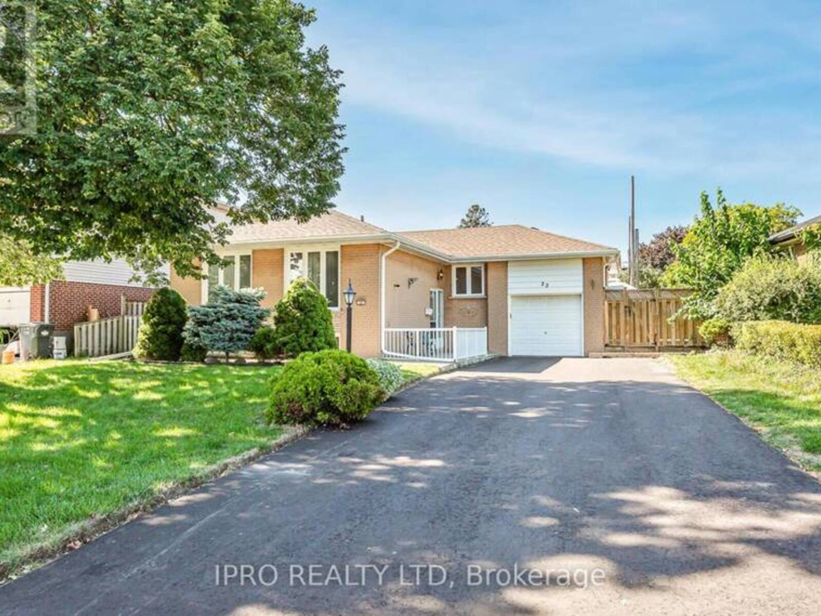 22 ARGYLE CRESCENT, Brampton, Ontario L6T 1N1