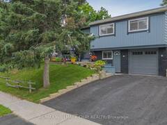 58 COLLINGS AVENUE Bradford West Gwillimbury Ontario, L3Z 2T1