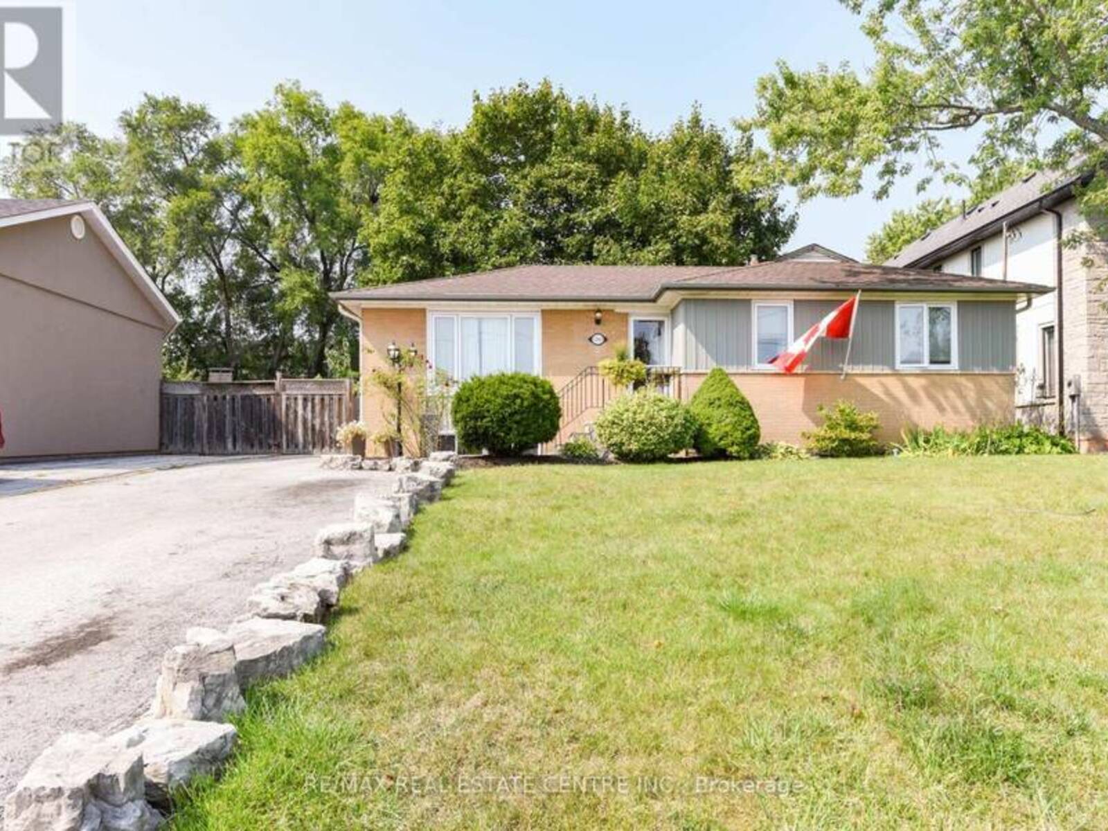 1363 SHELDON AVENUE, Oakville, Ontario L6L 2P9