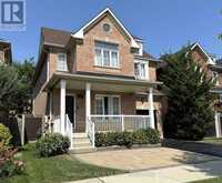 92 BARNWOOD DRIVE | Richmond Hill Ontario | Slide Image Four