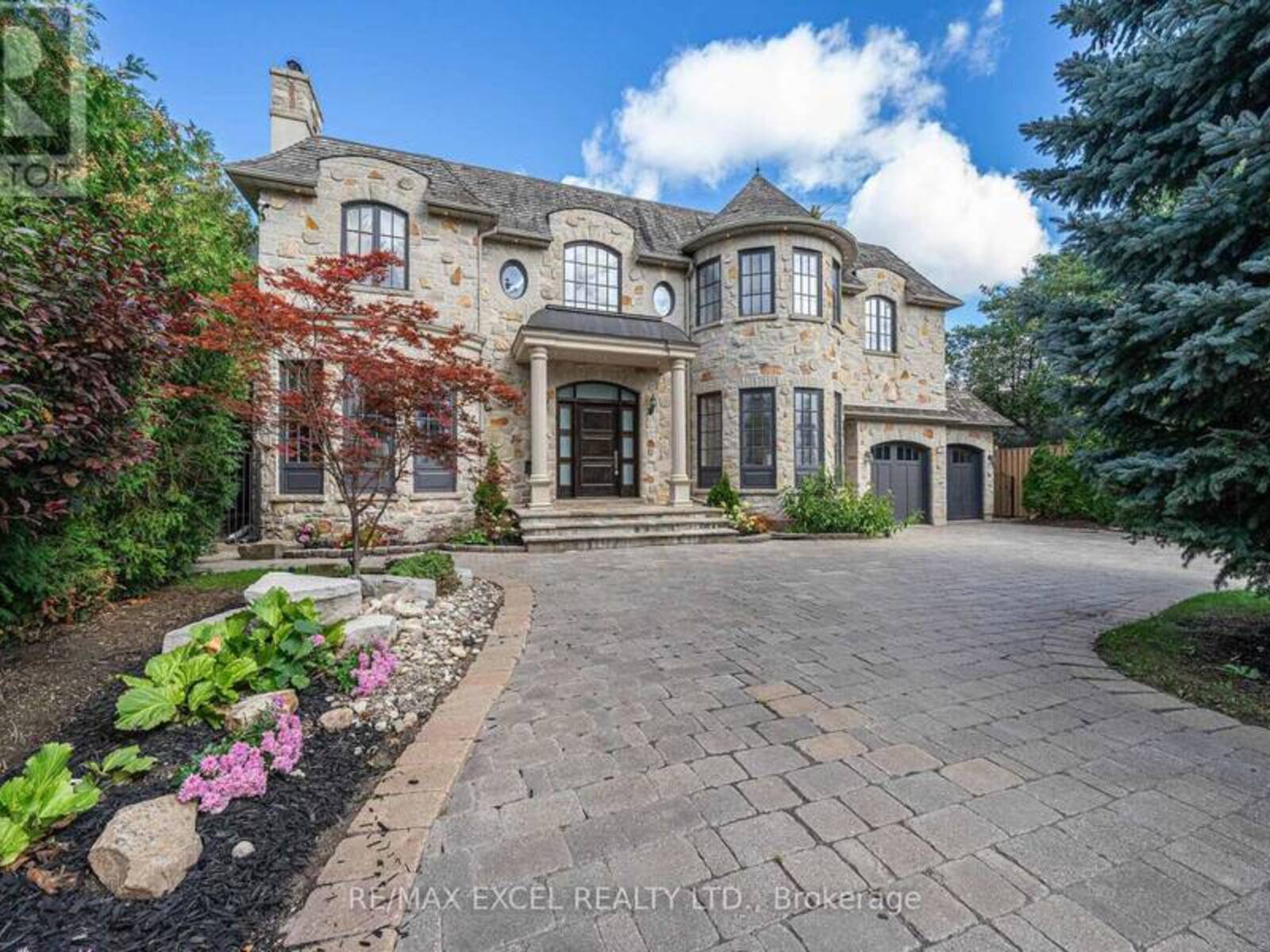 194 VALLEY ROAD, Toronto, Ontario M2L 1G4