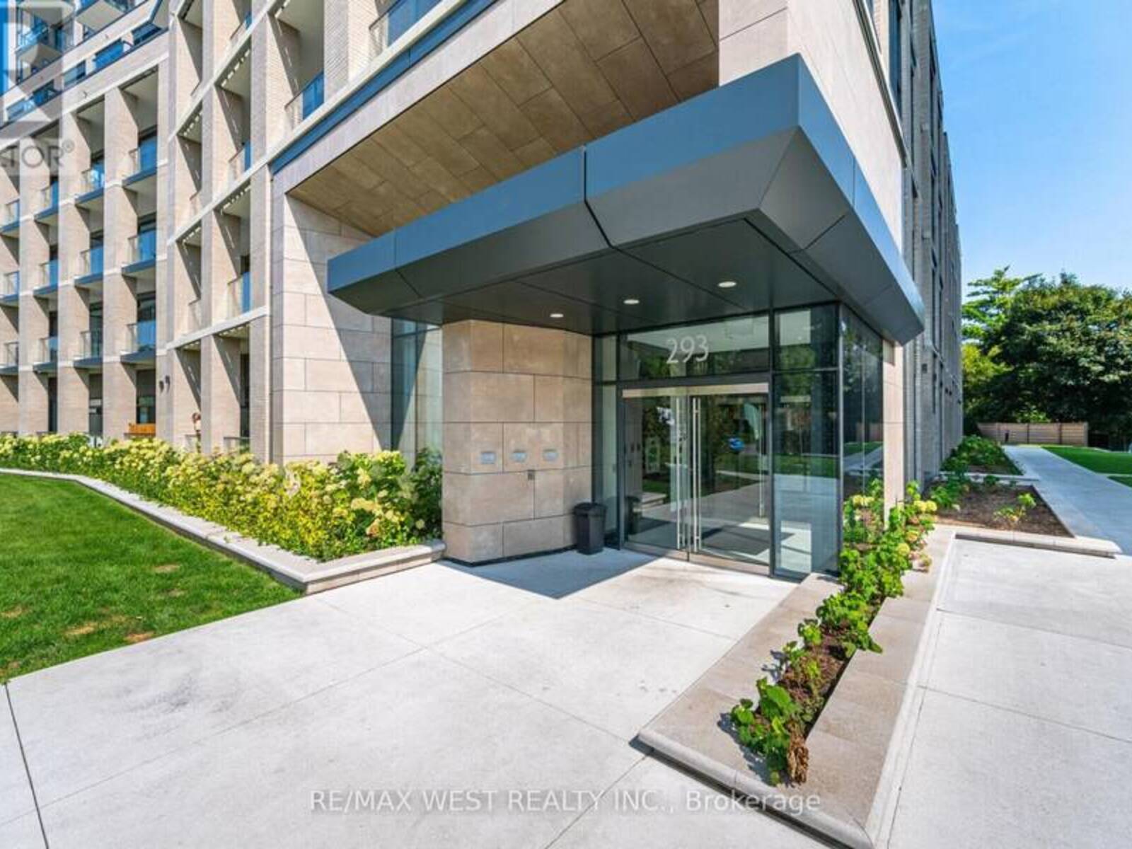 411 - 293 THE KINGSWAY, Toronto, Ontario M9A 0E8