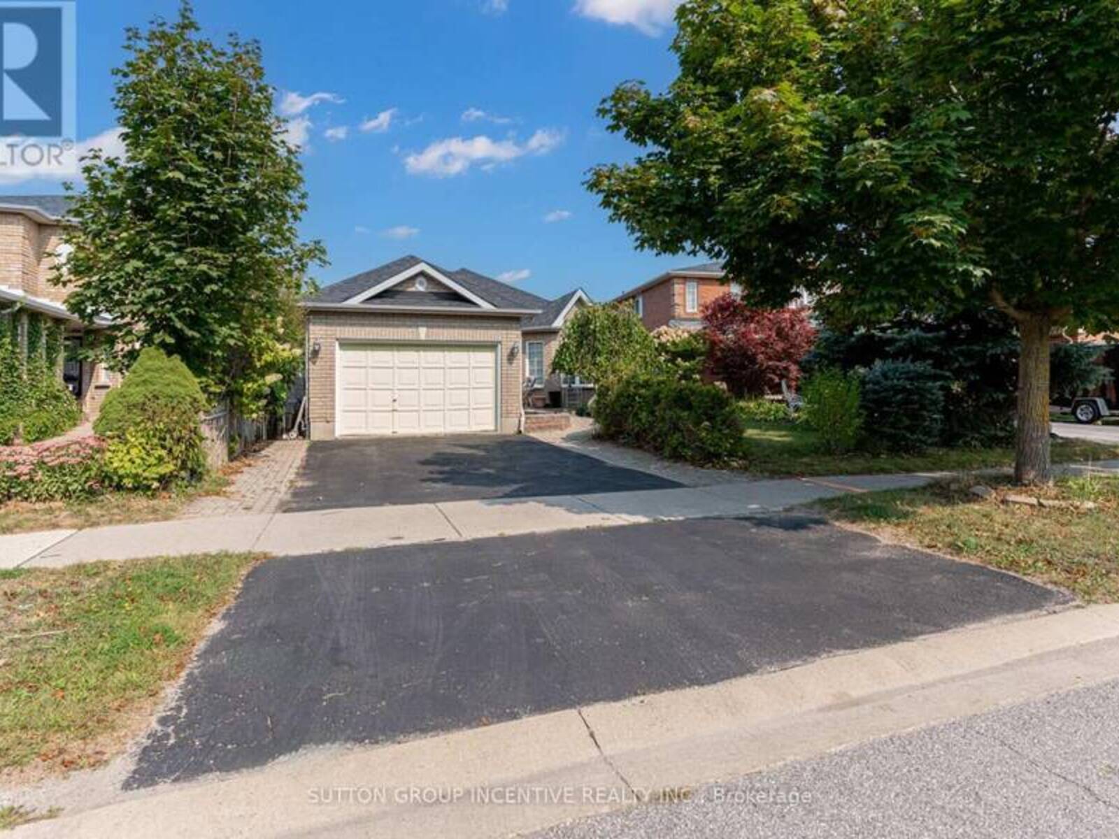 19 BROWNWOOD DRIVE E, Barrie, Ontario L4M 6N3