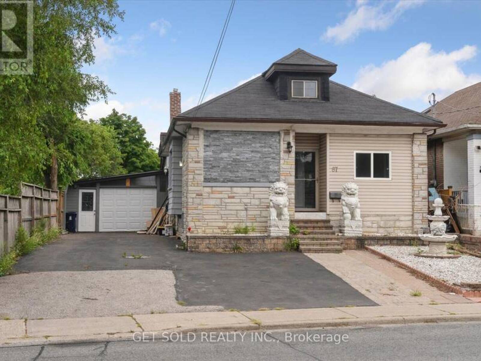 87 CASTLETON AVENUE, Toronto, Ontario M6N 3Z7