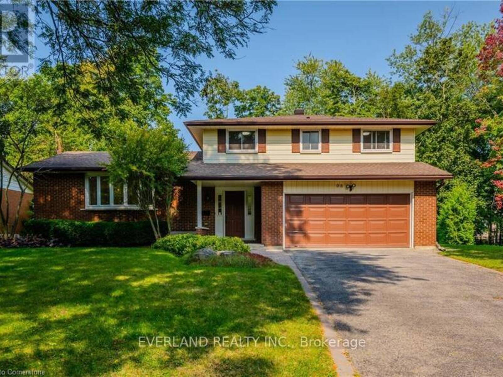 98 KEATS WALK, Waterloo, Ontario N2L 5H1