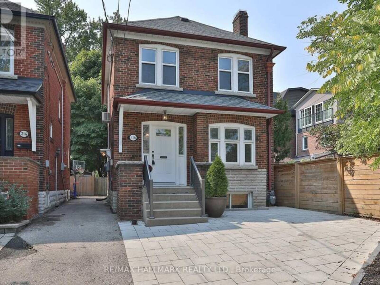 316 JEDBURGH ROAD, Toronto, Ontario M5M 3K8