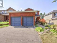 426 PICKERING CRESCENT Newmarket Ontario, L3Y 8G8