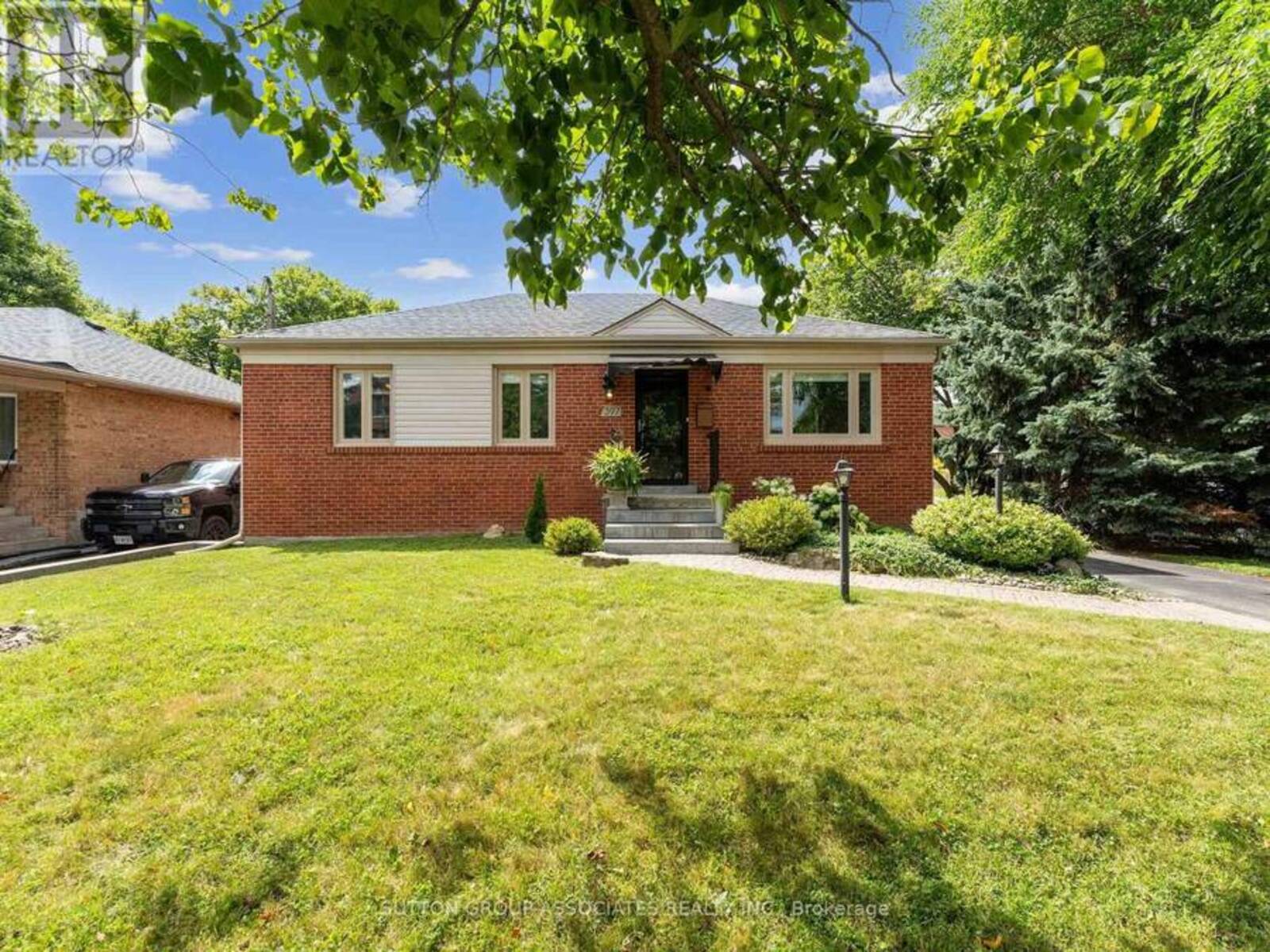 397 HORSHAM AVENUE, Toronto, Ontario M2R 1H1