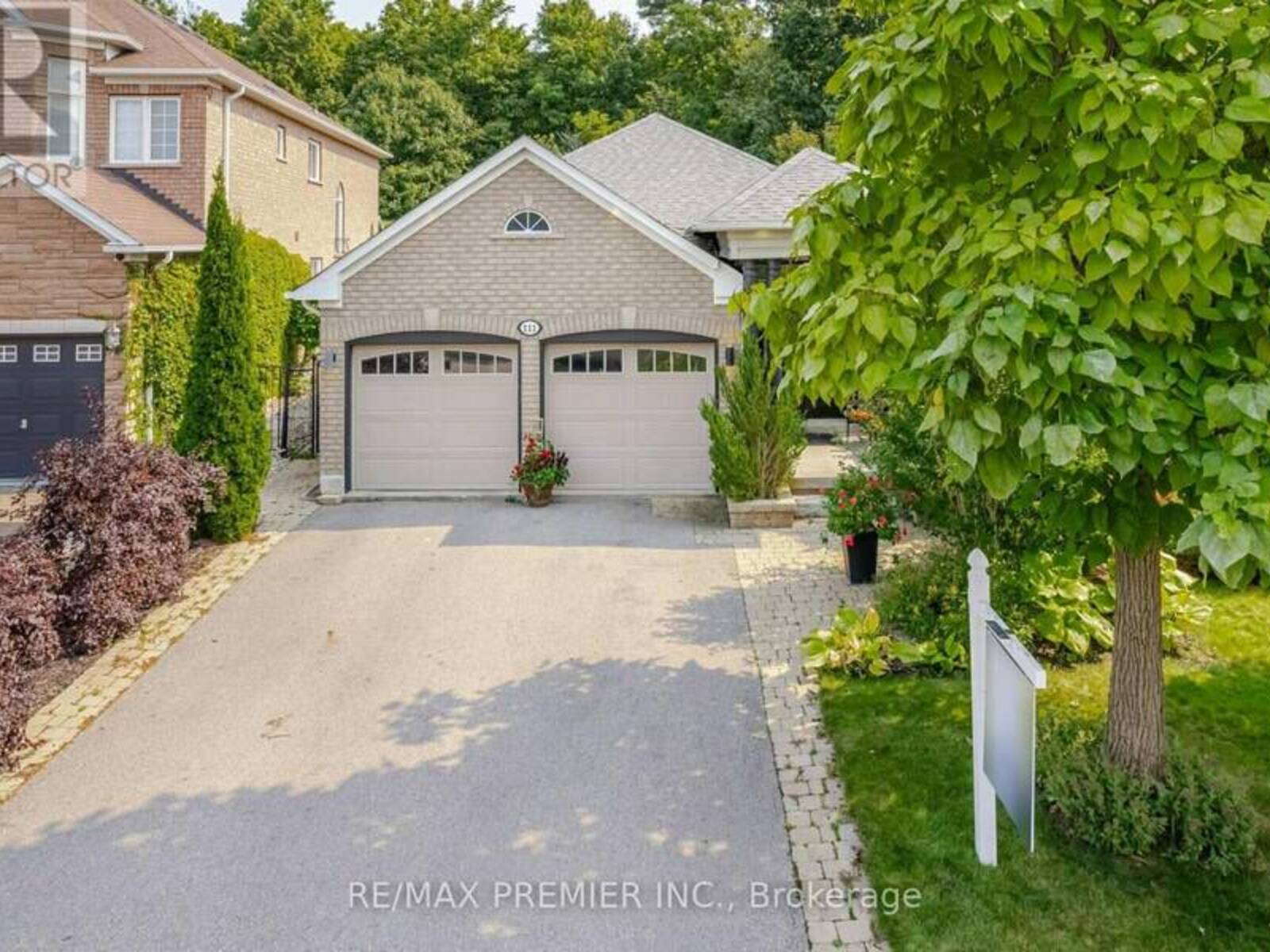 111 REGENCY VIEW HEIGHTS, Vaughan, Ontario L6A 3T7