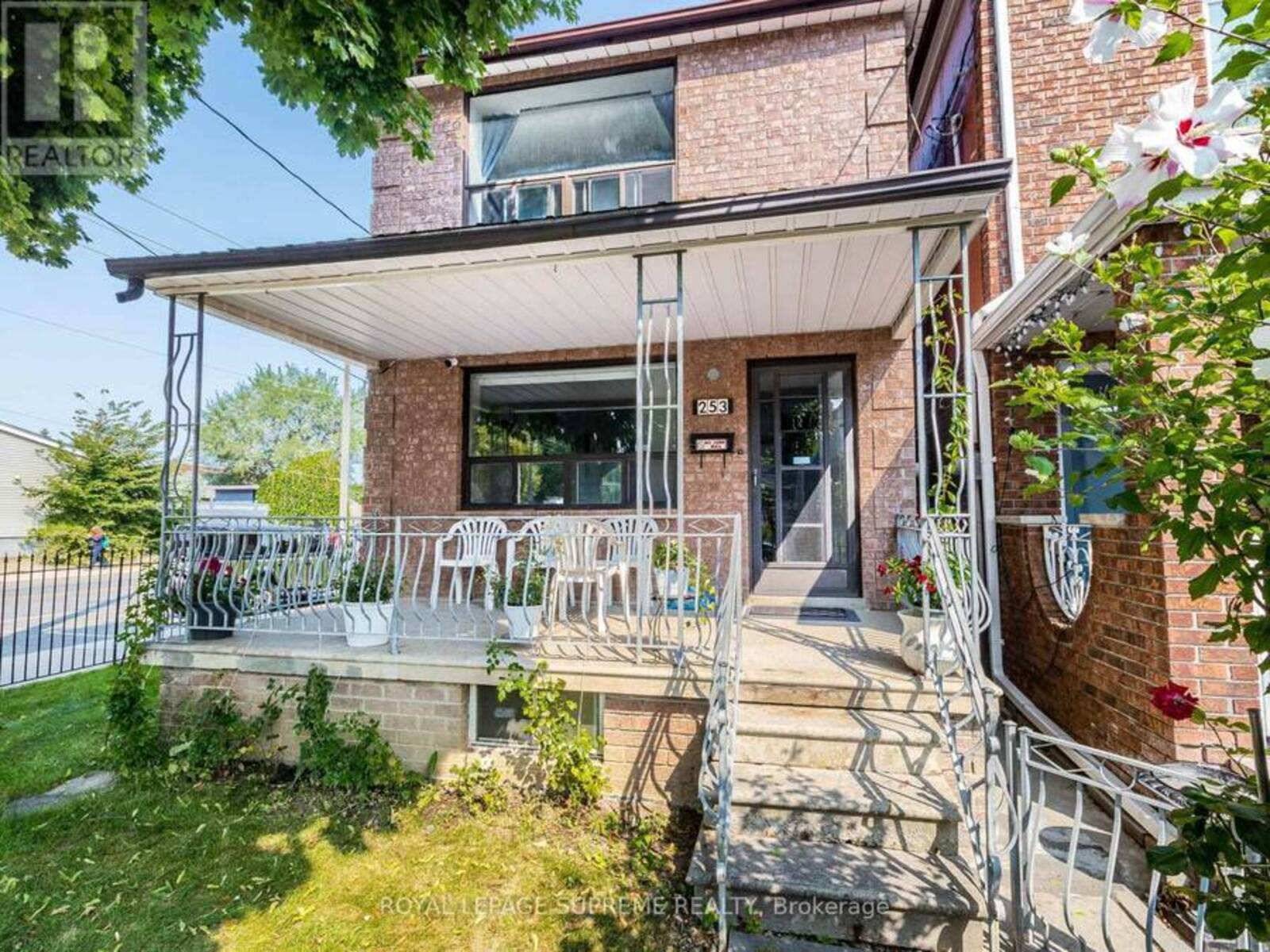 253 HARVIE AVENUE, Toronto, Ontario M6E 4K9