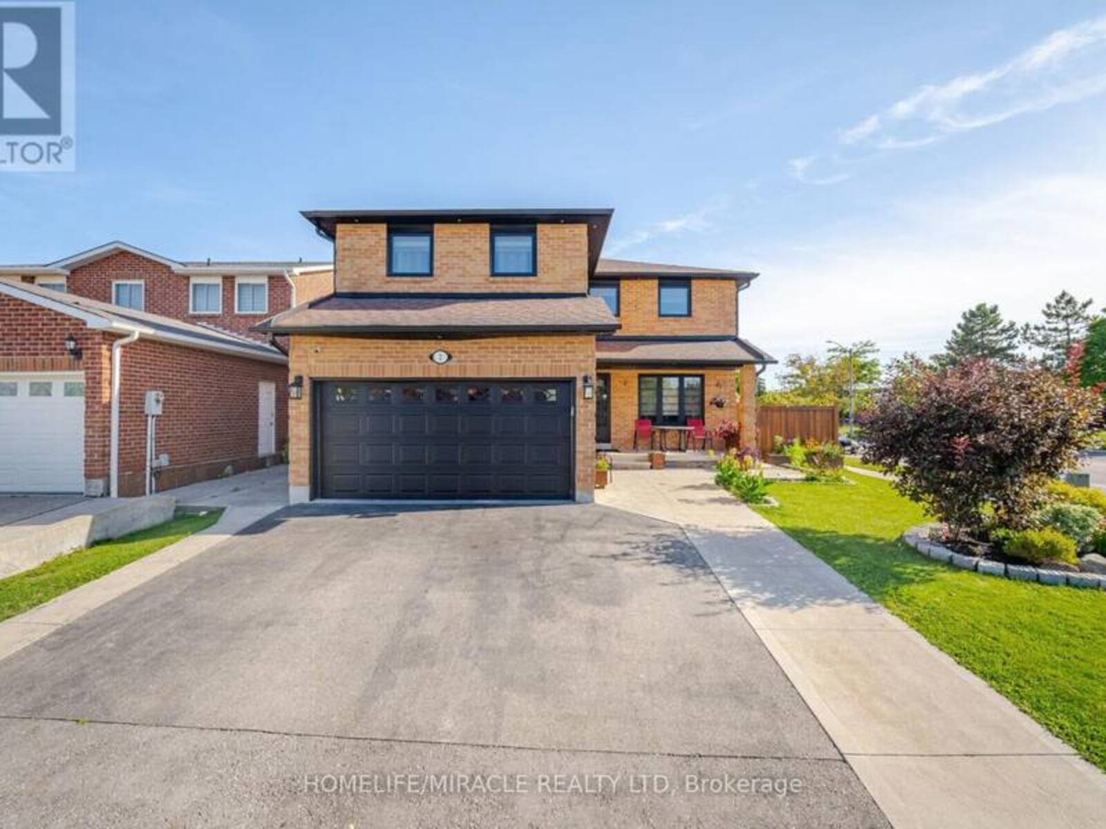 2 EBBY AVENUE, Brampton, Ontario L6Z 3M3