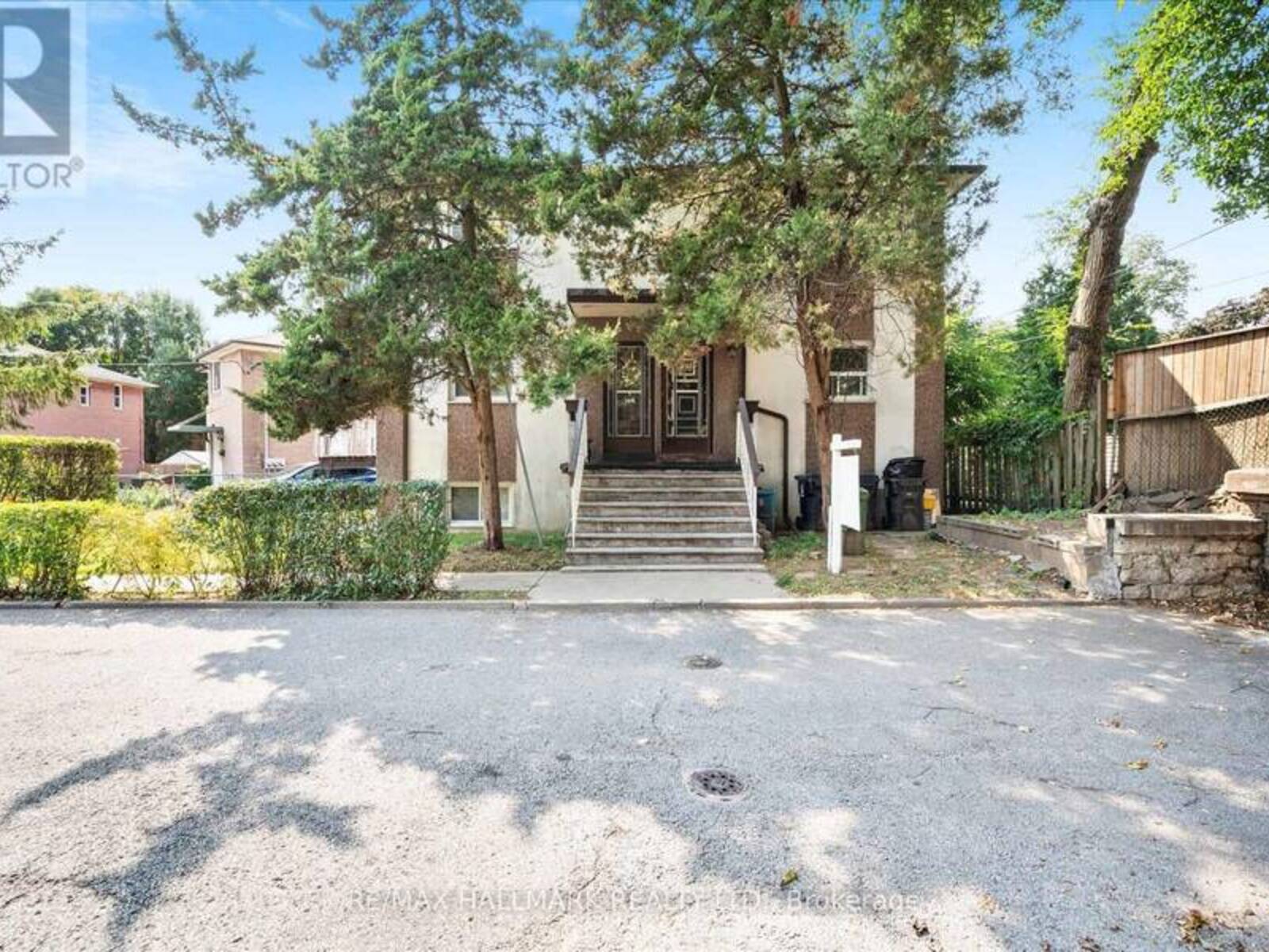 20 IRMAC COURT, Toronto, Ontario M6S 4M8