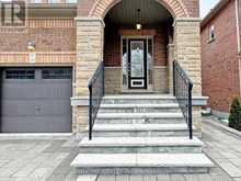 61 BUSH RIDGES AVENUE | Richmond Hill Ontario | Slide Image Four