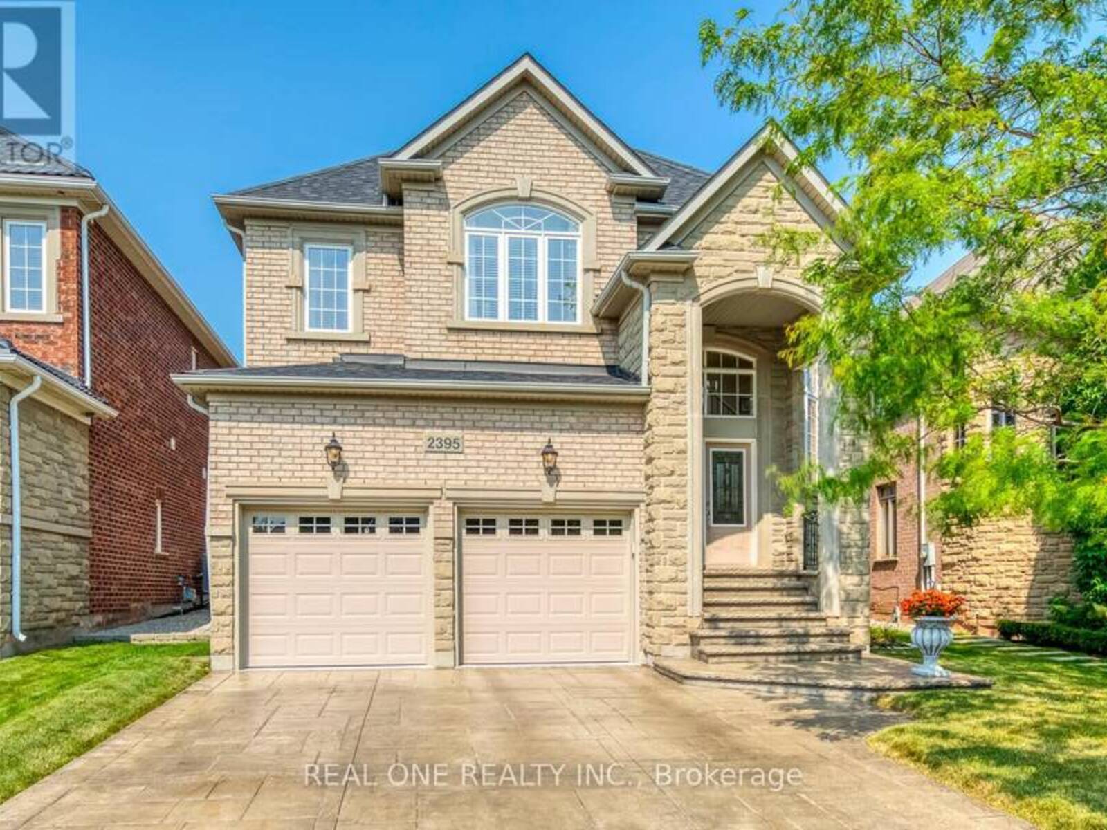 2395 THRUXTON DRIVE, Oakville, Ontario L6H 0B3